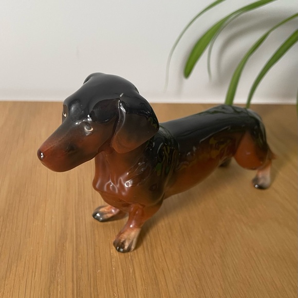 Vintage Dachshund Dog Porcelain Figurine - Picture 4 of 10
